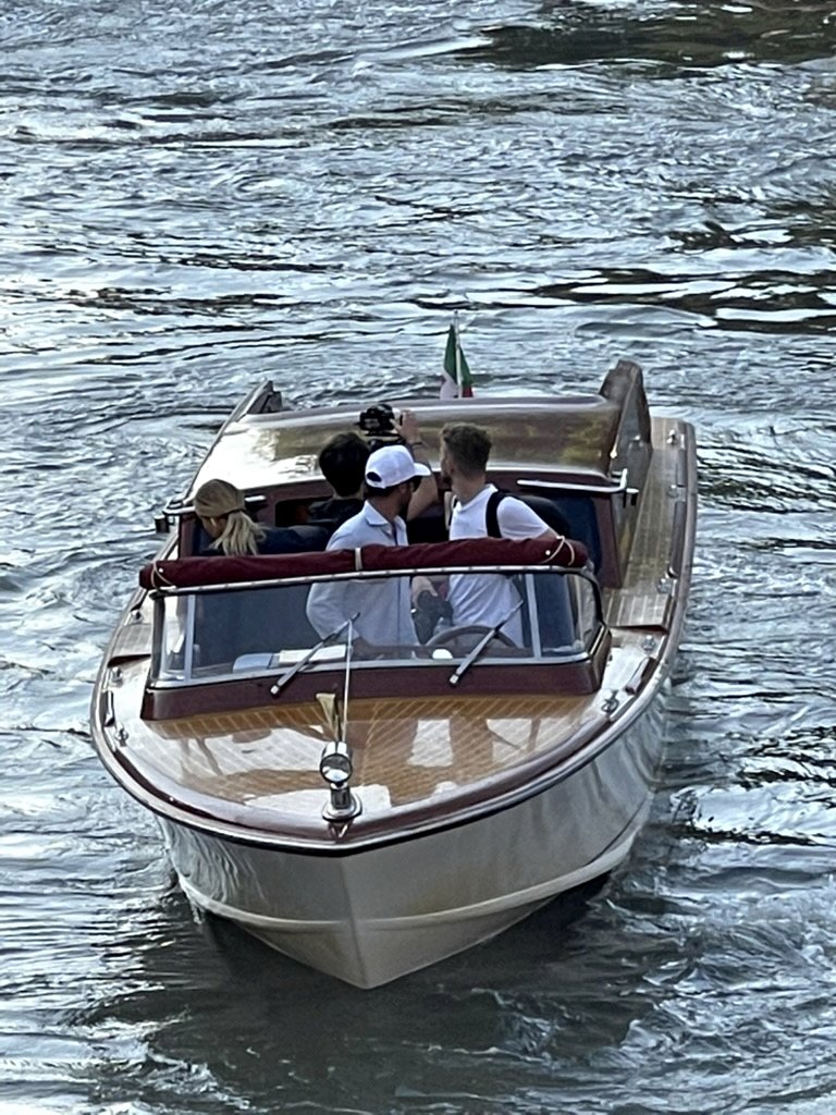 Dock arrival with discreet access